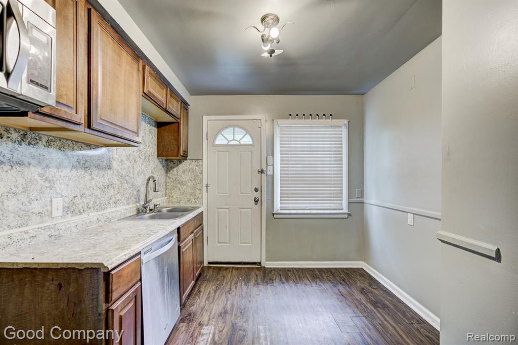 21797 Moross Road Detroit, MI 48236 - Photo 9 of 29