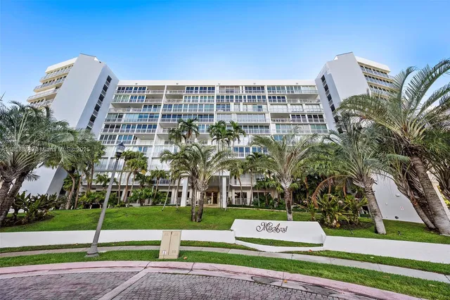 $2,650,000 | 600 Grapetree Drive, Unit 3BS, Key Biscayne, FL 33149