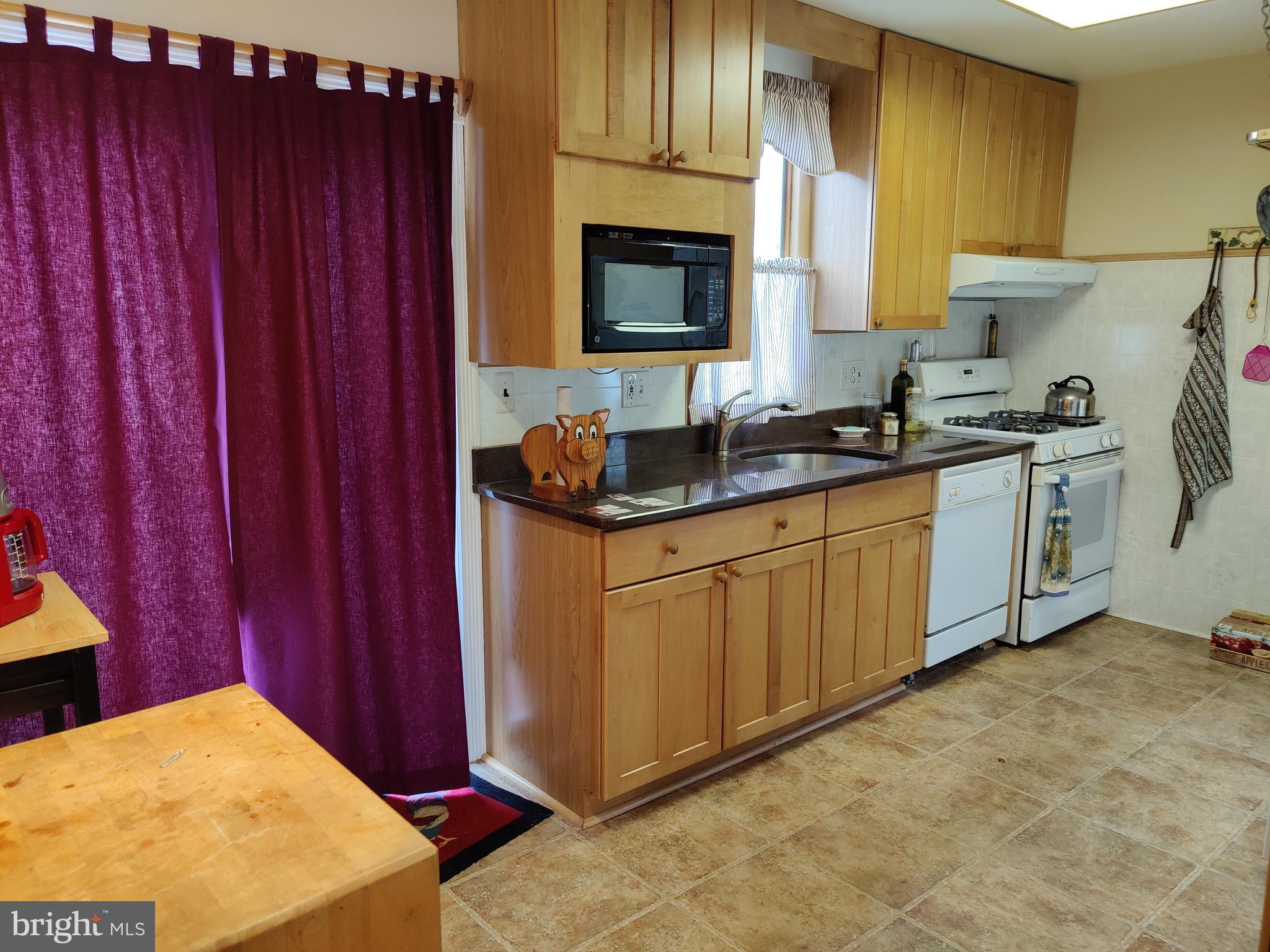 6 Phyllis Road Freehold, NJ 07728 - Photo 7 of 15 Kitchen