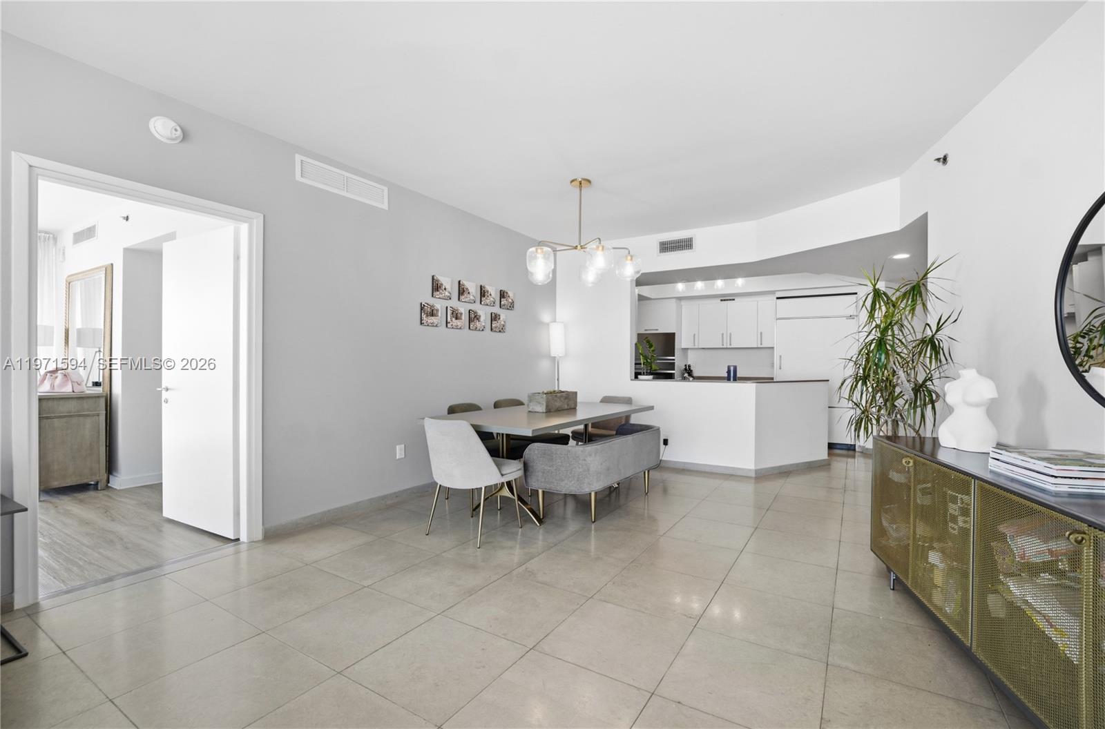 450 Alton Road, Unit 2710 Miami Beach, FL 33139 - Photo 18 of 36