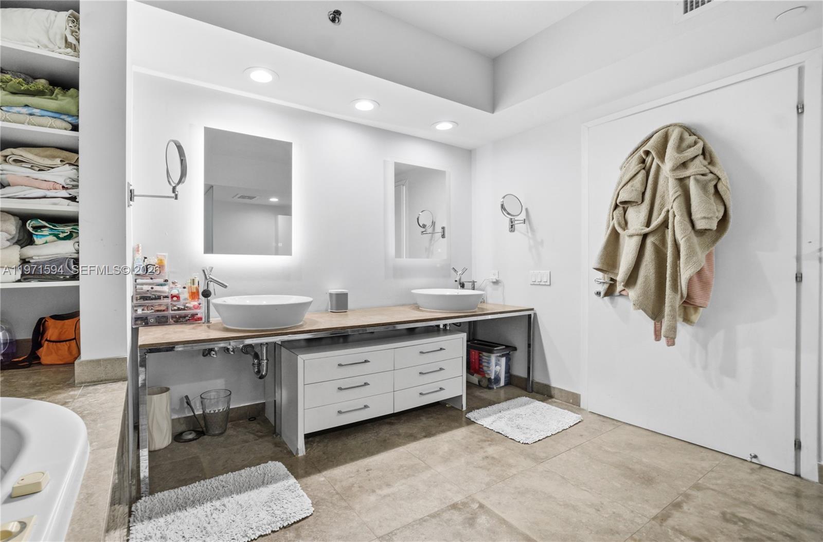 450 Alton Road, Unit 2710 Miami Beach, FL 33139 - Photo 23 of 36