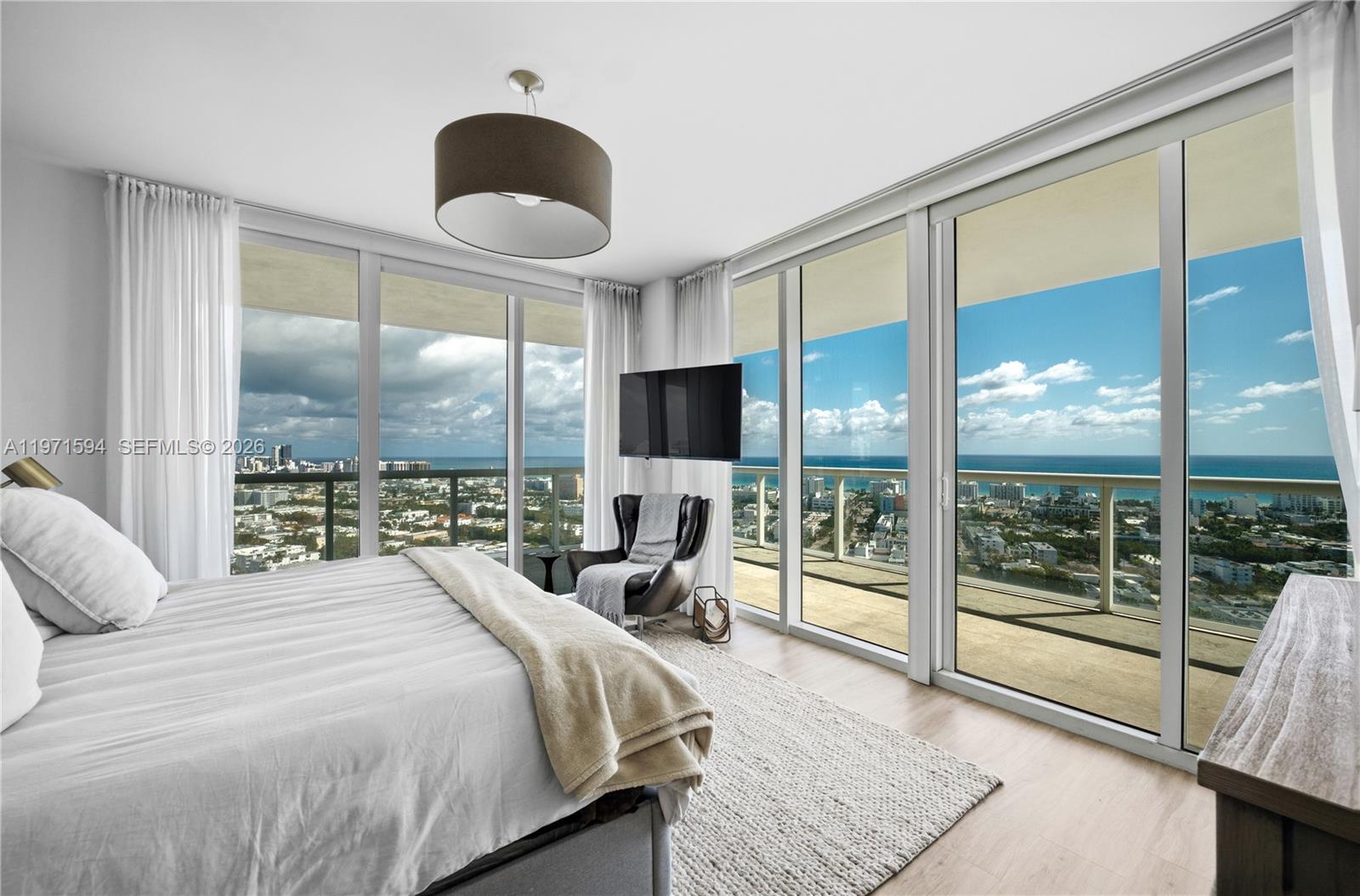 450 Alton Road, Unit 2710 Miami Beach, FL 33139 - Photo 10 of 36