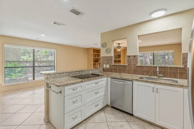 $669,000 | 2 Crescent Falls Court, The Woodlands, TX 77381