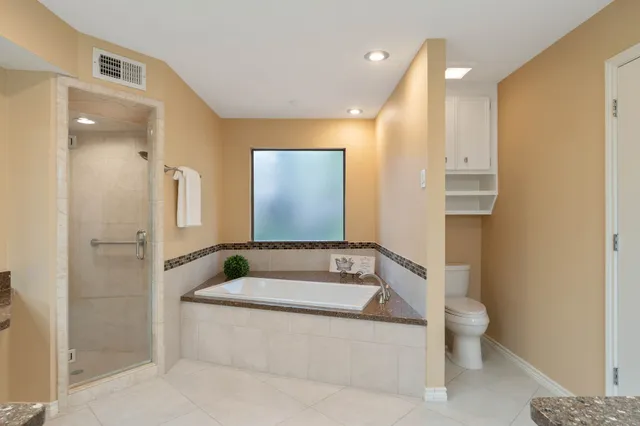 $669,000 | 2 Crescent Falls Court, The Woodlands, TX 77381