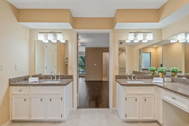 $669,000 | 2 Crescent Falls Court, The Woodlands, TX 77381