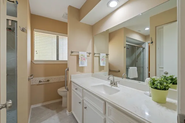 $669,000 | 2 Crescent Falls Court, The Woodlands, TX 77381