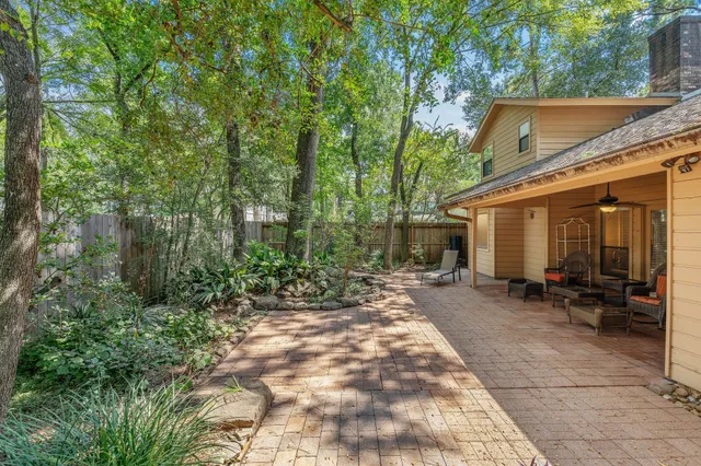 $669,000 | 2 Crescent Falls Court, The Woodlands, TX 77381