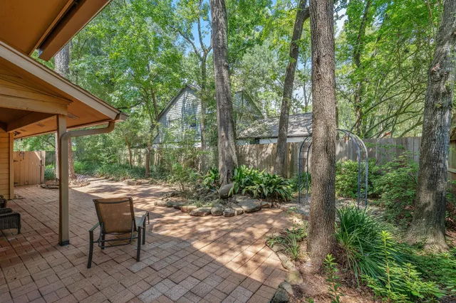 $669,000 | 2 Crescent Falls Court, The Woodlands, TX 77381