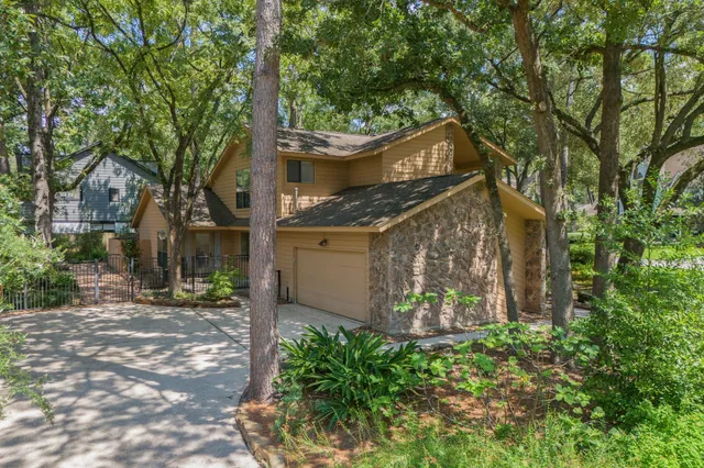 $669,000 | 2 Crescent Falls Court, The Woodlands, TX 77381
