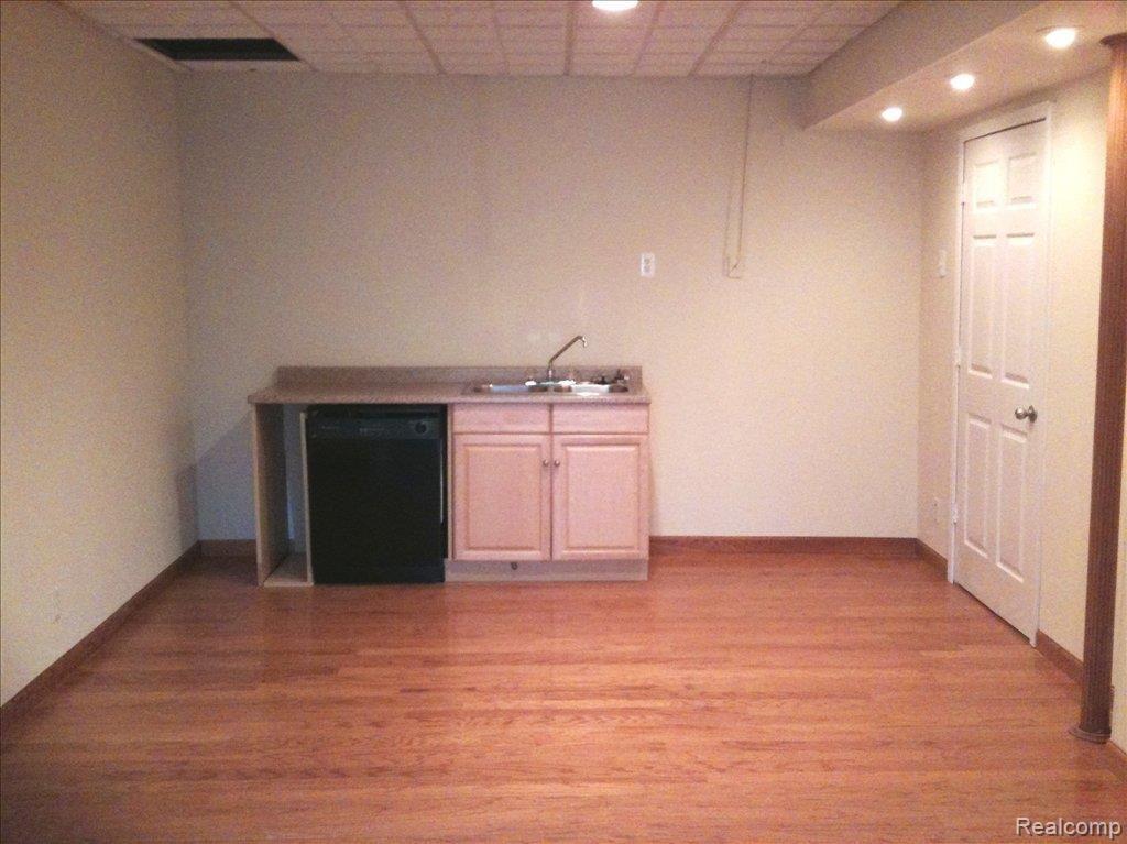 35 Eagle Ridge Road Lake Orion, MI 48360 - Photo 19 of 24 and a Wet Bar