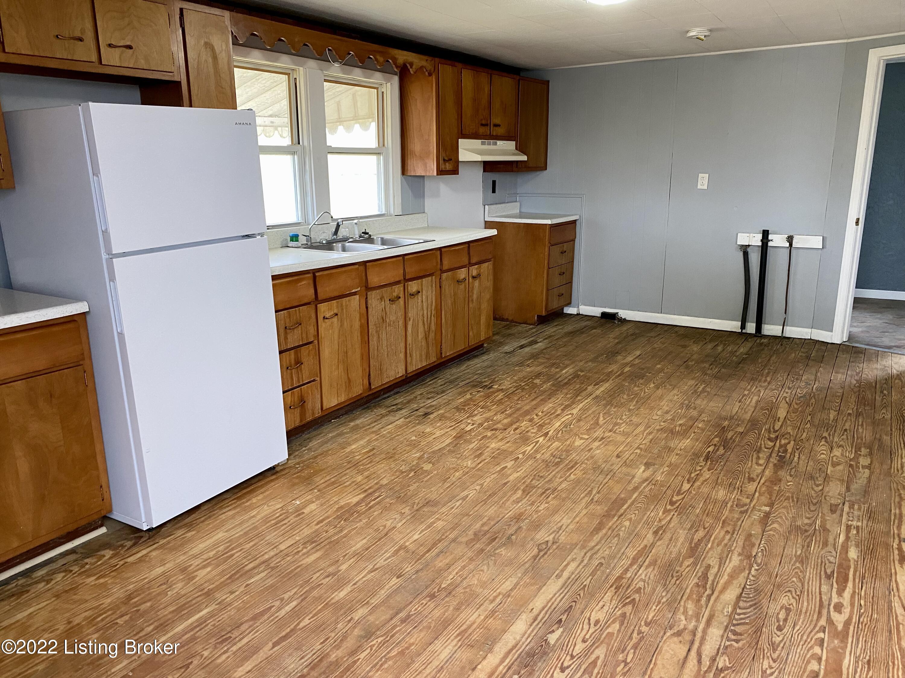 1906 Kings Ridge Road Carrollton, KY 41008 - Photo 4 of 10 Kitchen