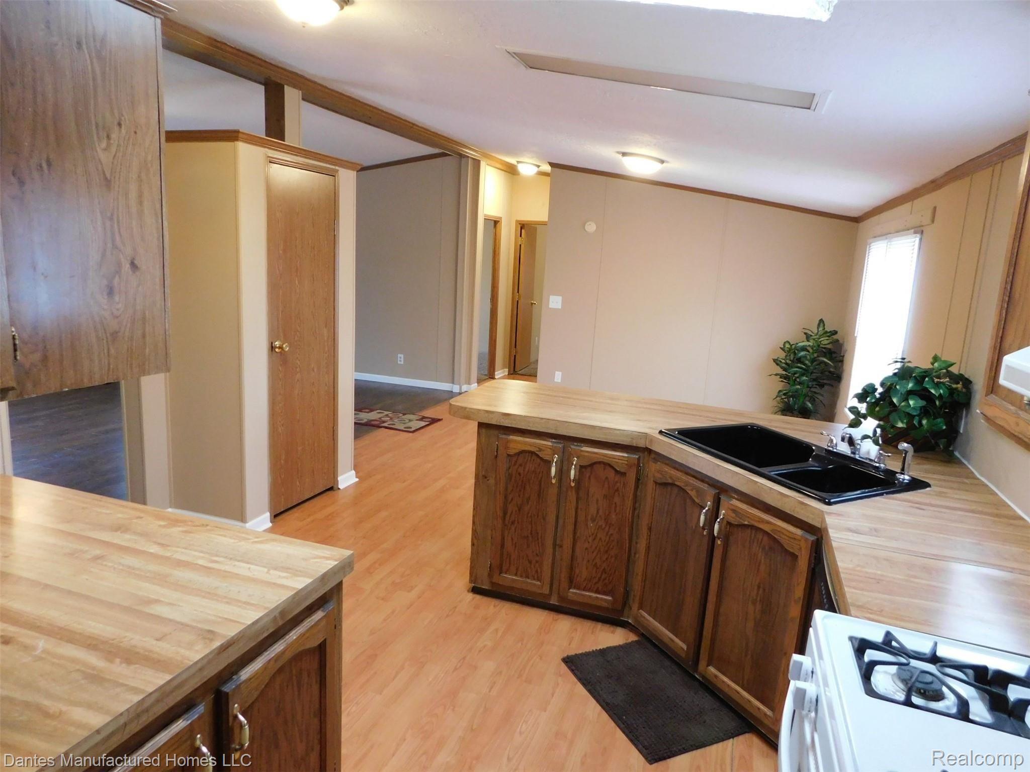 2500 Mann Road Clarkston, MI 48346 - Photo 20 of 37 KIT003.JPG