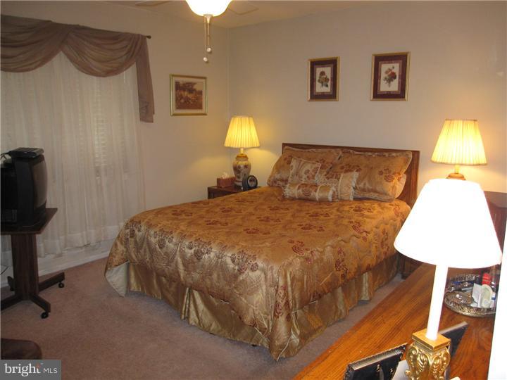 10702 Philcrest Road Philadelphia, PA 19154 - Photo 3 of 13 Bedroom - Main