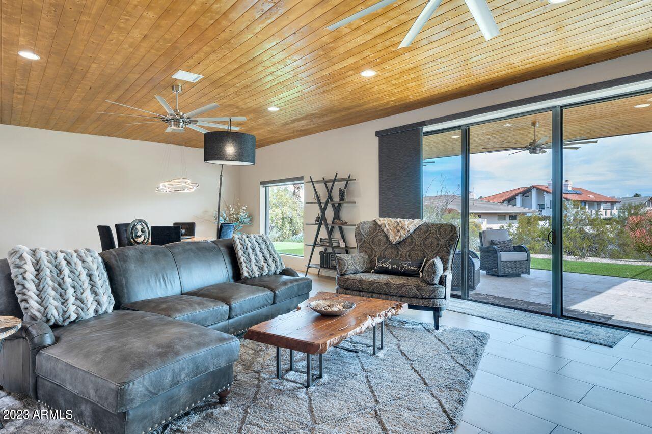 2302 East Mountain View Road Phoenix, AZ 85028 - Photo 14 of 58 Great Room