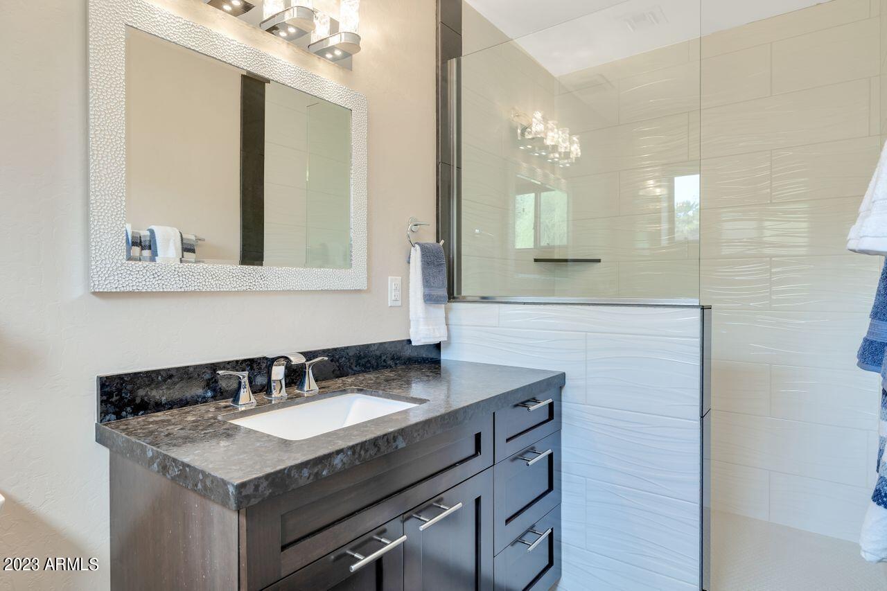 2302 East Mountain View Road Phoenix, AZ 85028 - Photo 35 of 58 On-suite Bathroom