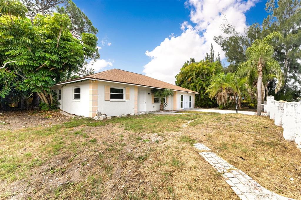 887 Leeward Road Venice, FL 34293 - Photo 4 of 38