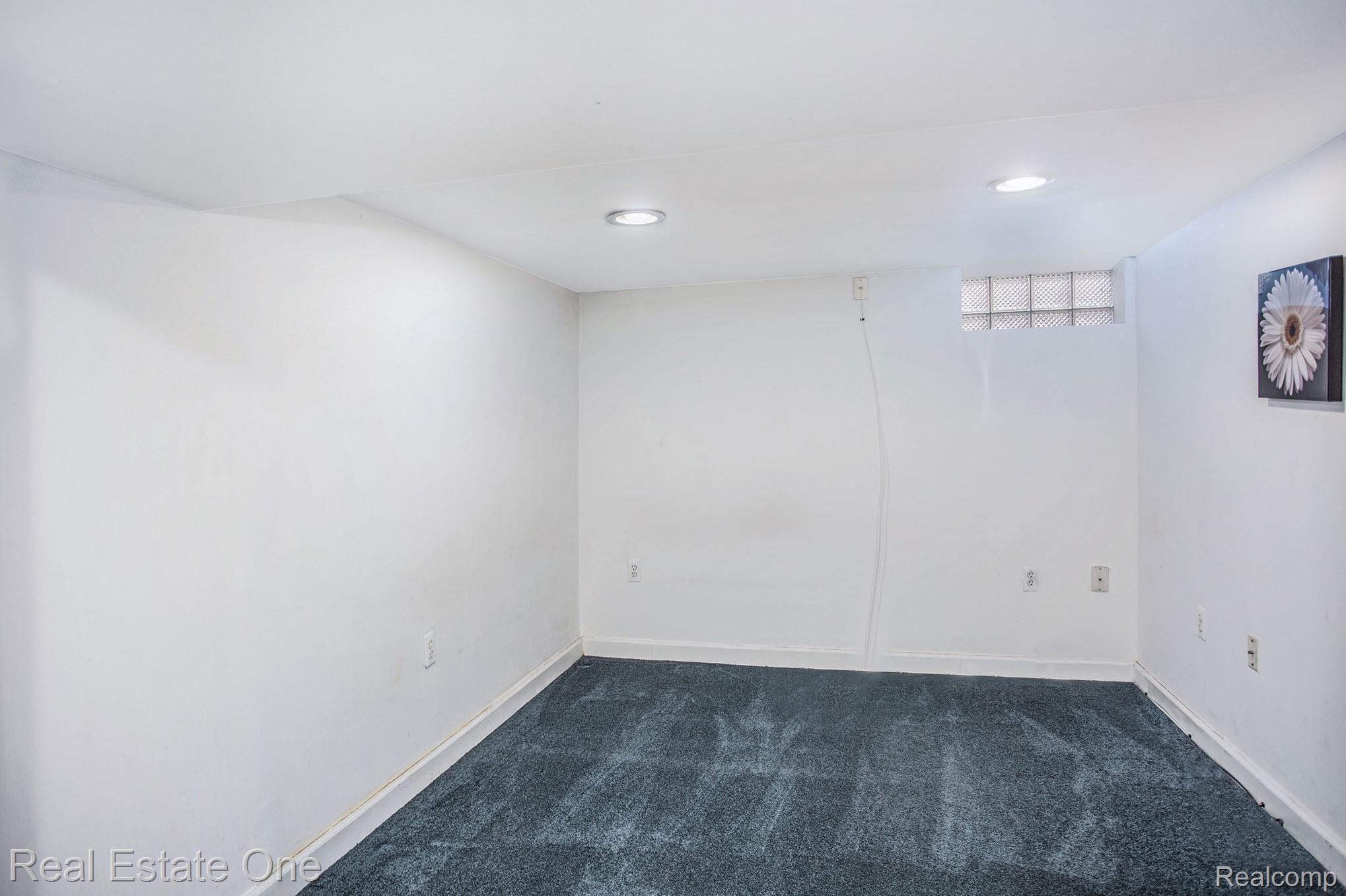 8985 Reeck Road Allen Park, MI 48101 - Photo 19 of 25 8985-Reeck-Road-Allen-Park-MI_32.jpg