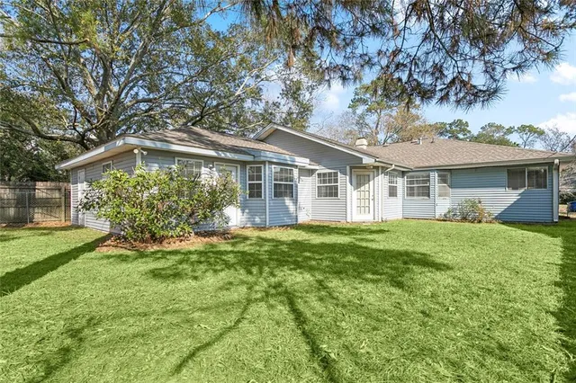 $279,900 | 415 Ridgewood Drive, Mandeville, LA 70471