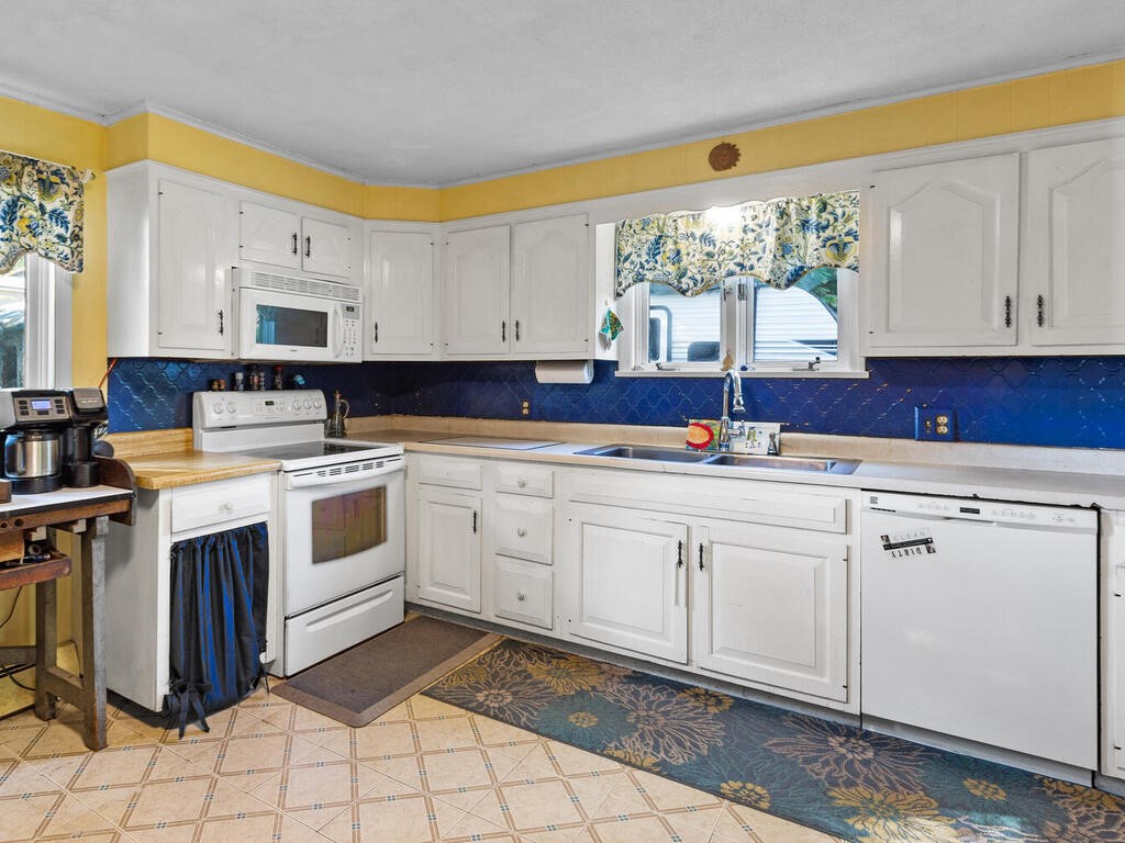 70 Harris Street Coventry, RI 02816 - Photo 17 of 36 Gallery Image 17