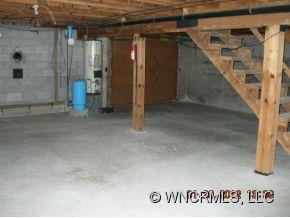 1448 Silvers Mill Road Marshall, NC 28753 - Photo 11 of 12 a view of a room