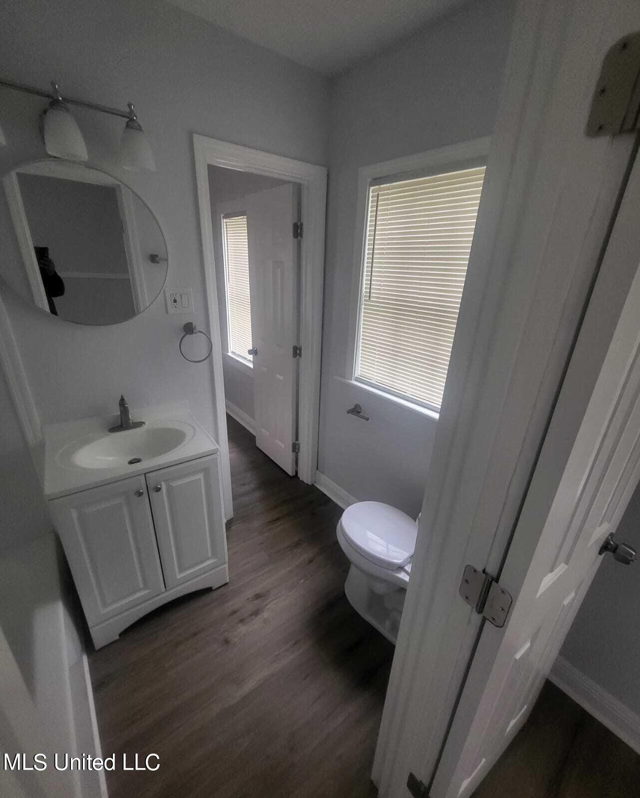 4222 Chennault Avenue Jackson, MS 39209 - Photo 7 of 8 Bathroom