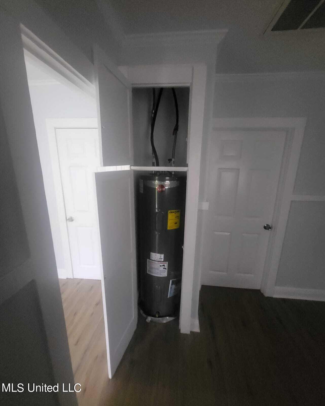 4222 Chennault Avenue Jackson, MS 39209 - Photo 8 of 8 Water heater