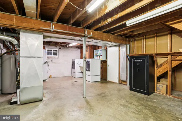 a view of a storage & utility room