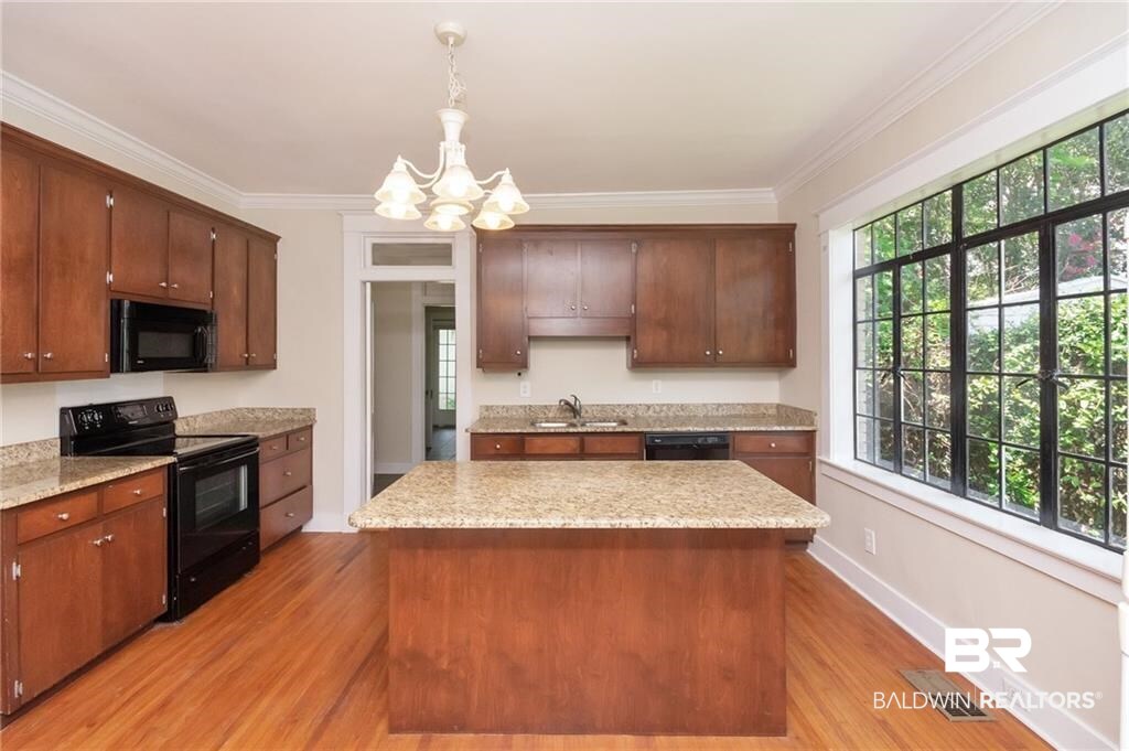 158 South Catherine Street Mobile, AL 36604 - Photo 3 of 40