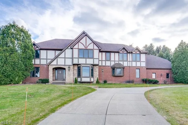 $850,000 | 4700 Barnsleigh Drive, Akron, OH 44333