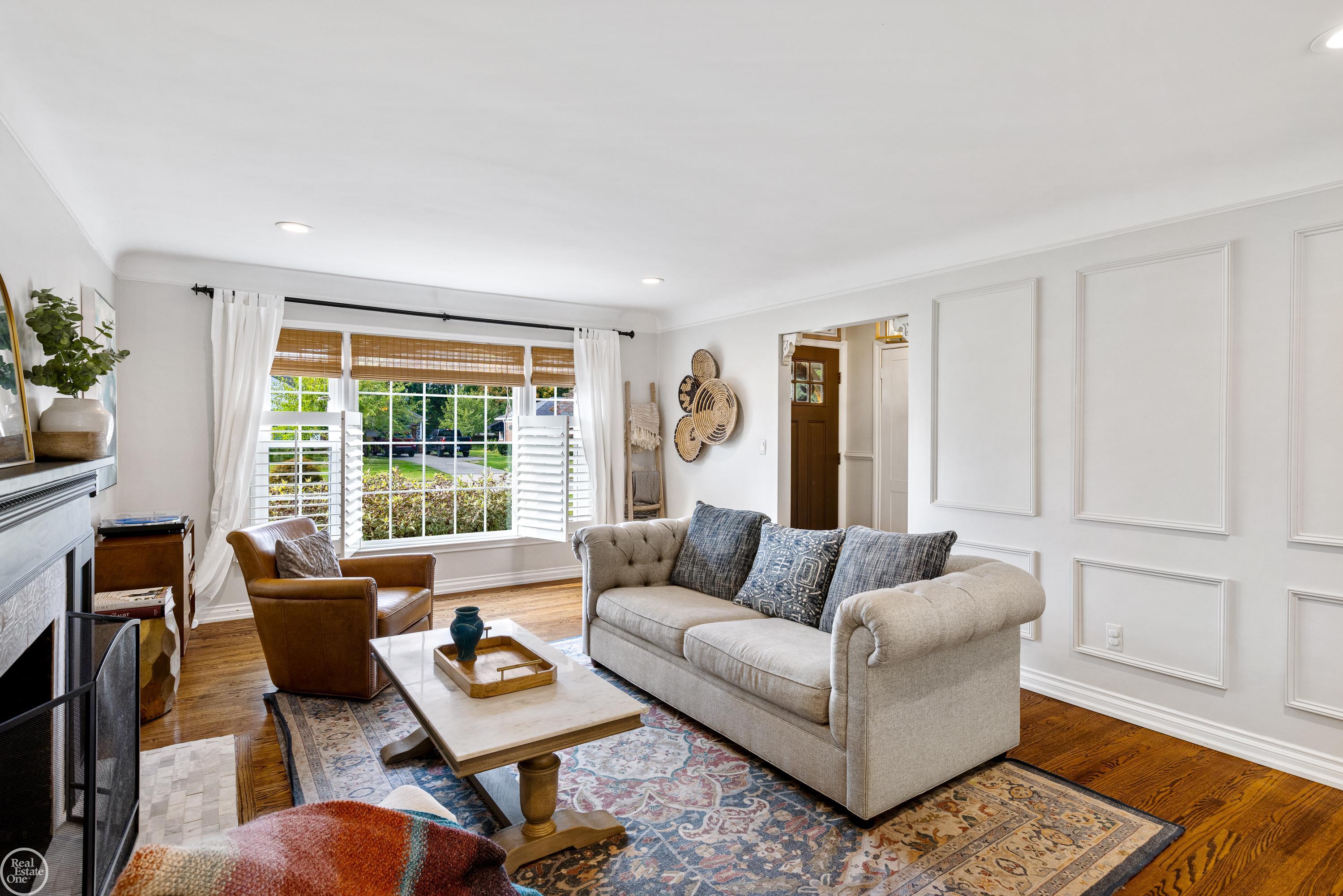 724 Shoreham Road Grosse Pointe, MI 48236 - Photo 12 of 49 50122952-11.JPG