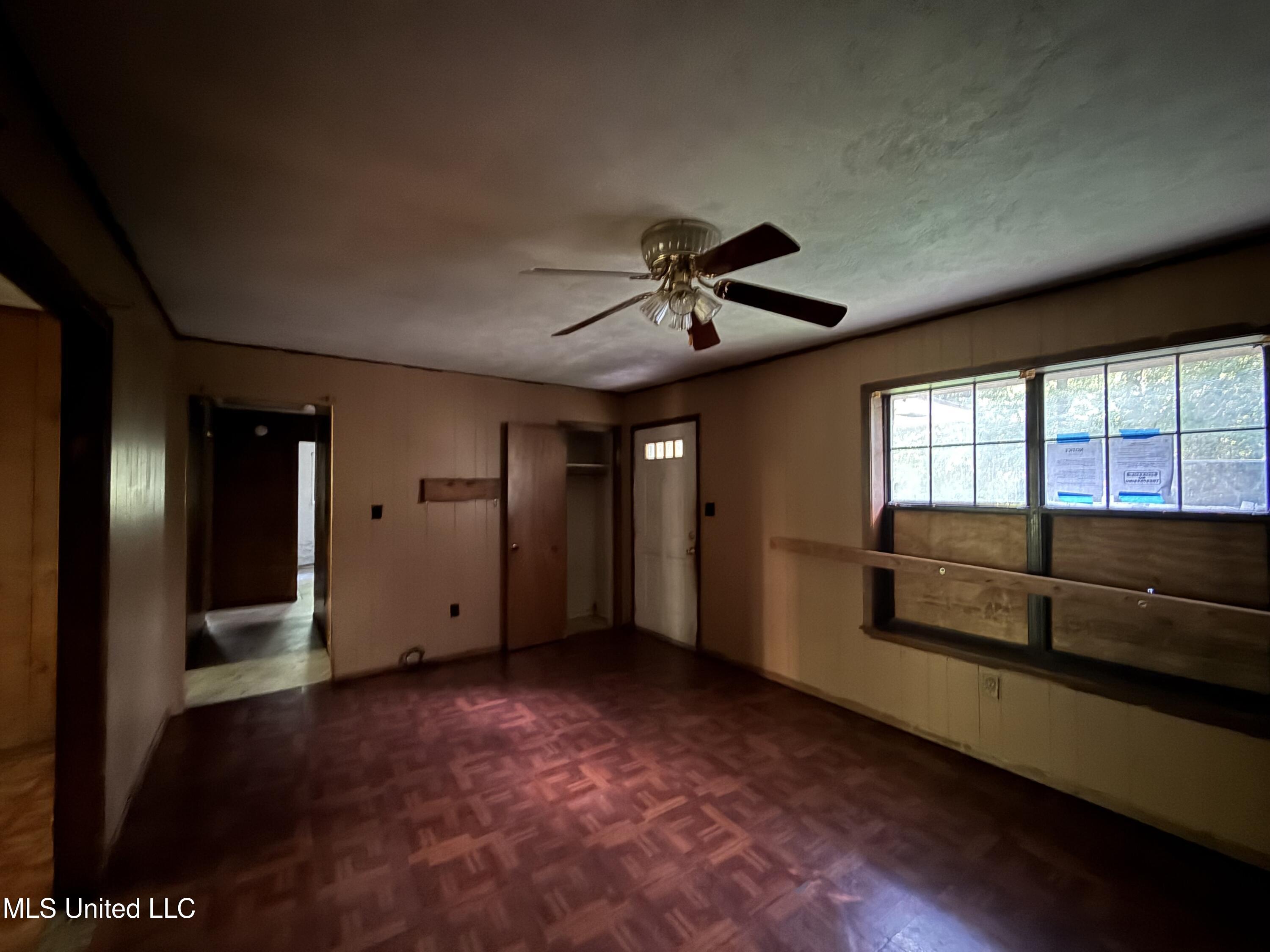 3050 Y Camp Road Port Gibson, MS 39150 - Photo 4 of 7 3050 Y camp living area