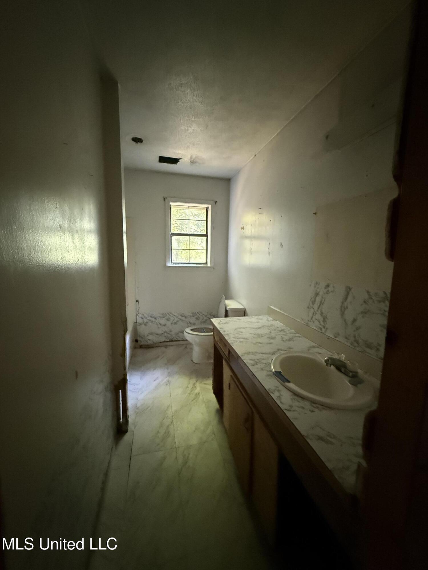 3050 Y Camp Road Port Gibson, MS 39150 - Photo 6 of 7 3050 Y camp hall bath