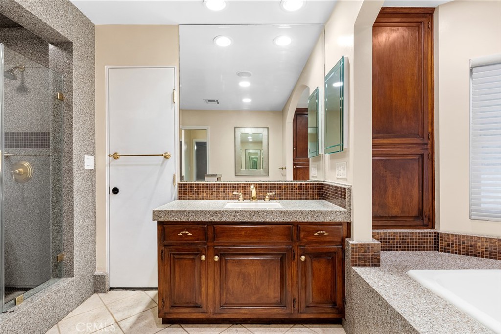 4421 Rochelle Place Encino, CA 91316 - Photo 46 of 73