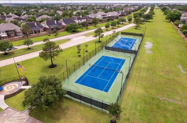 $2,200 | 17502 South Summit Canyon Drive, Houston, TX 77095