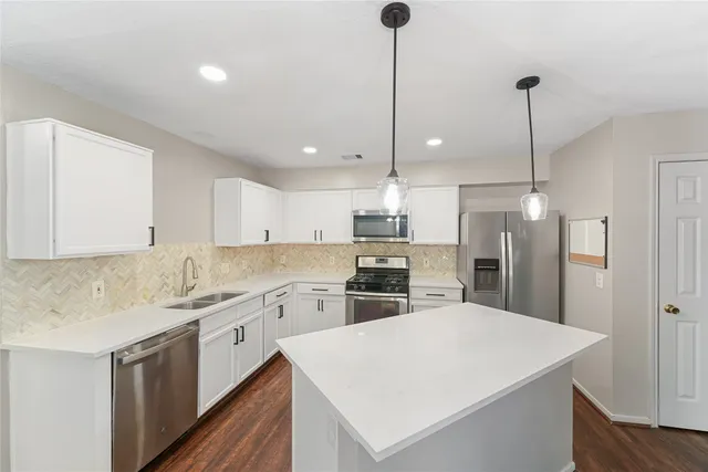 $2,200 | 17502 South Summit Canyon Drive, Houston, TX 77095