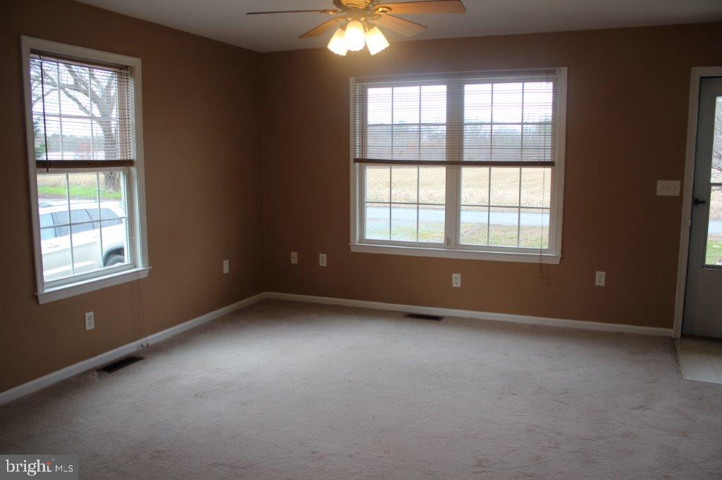 35379 Wango Road Pittsville, MD 21850 - Photo 2 of 39 Living Room