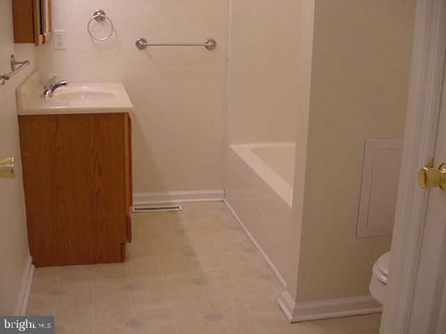 35379 Wango Road Pittsville, MD 21850 - Photo 16 of 39 Hall bathroom