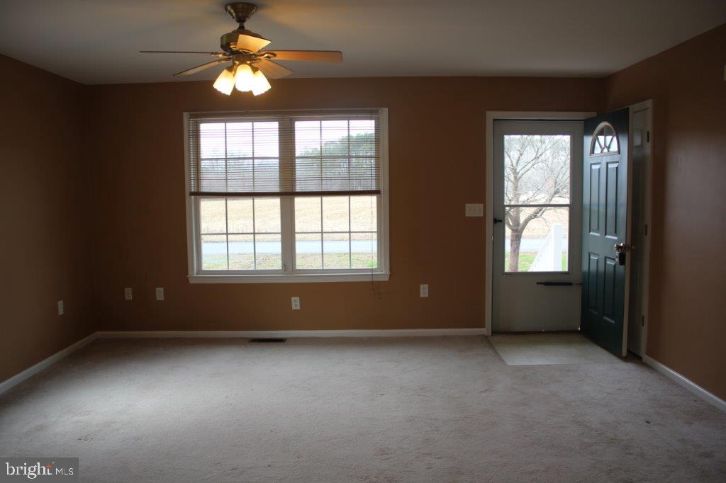 35379 Wango Road Pittsville, MD 21850 - Photo 3 of 39 Living Room