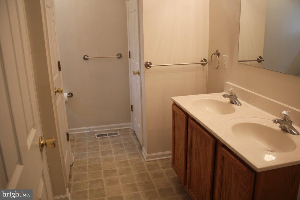35379 Wango Road Pittsville, MD 21850 - Photo 30 of 39 Primary bathroom