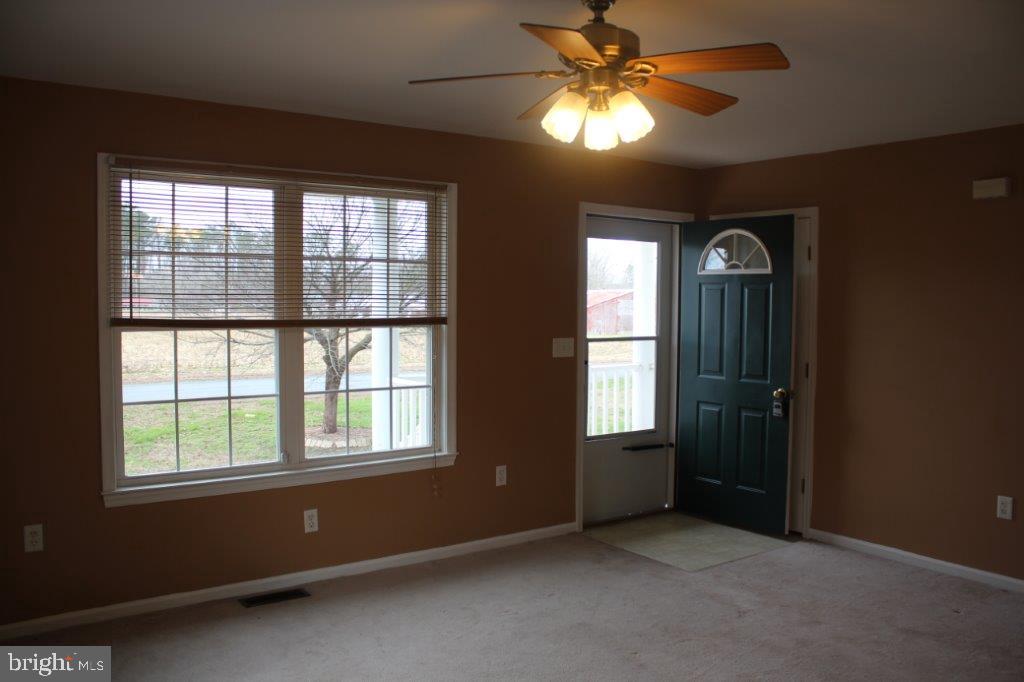 35379 Wango Road Pittsville, MD 21850 - Photo 4 of 39 Living Room
