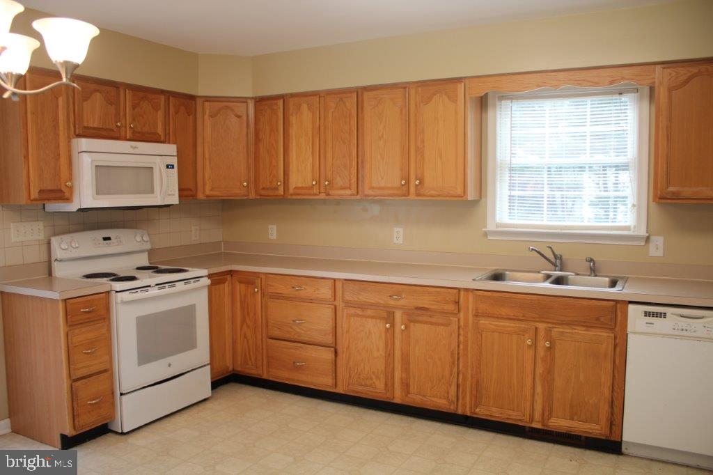 35379 Wango Road Pittsville, MD 21850 - Photo 7 of 39 Kitchen with loads of cabinets