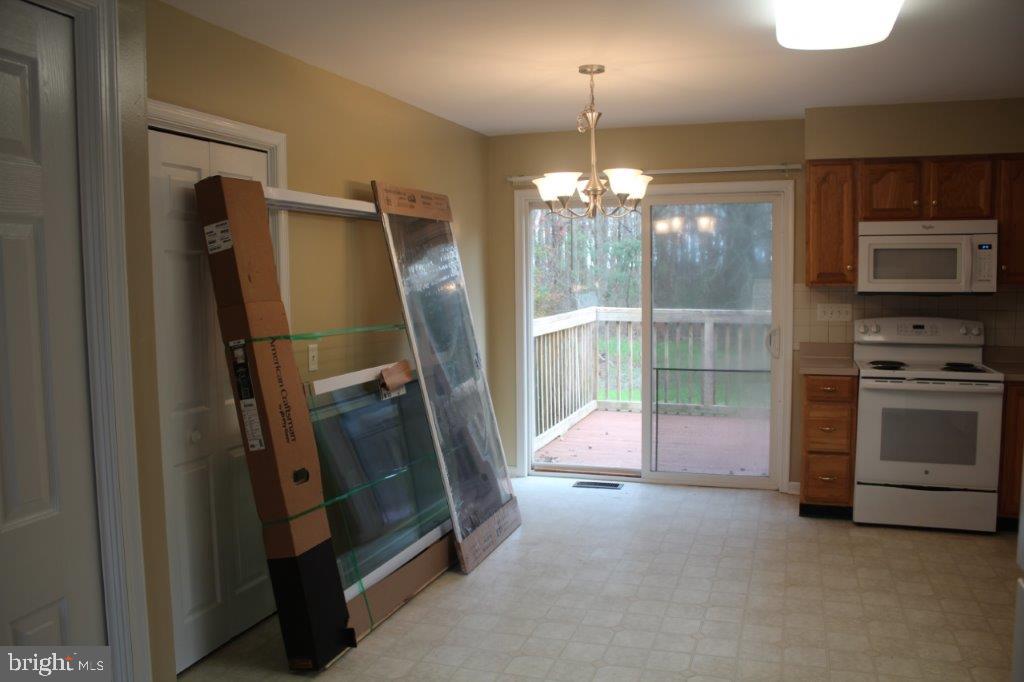 35379 Wango Road Pittsville, MD 21850 - Photo 9 of 39 New sliding door for the back