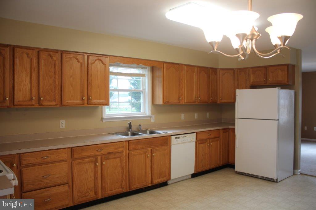 35379 Wango Road Pittsville, MD 21850 - Photo 10 of 39 Kitchen
