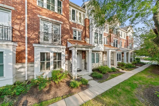 $3,600 | 2102 South Crambourne Way, Arlington Heights, IL 60005