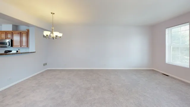 $3,600 | 2102 South Crambourne Way, Arlington Heights, IL 60005