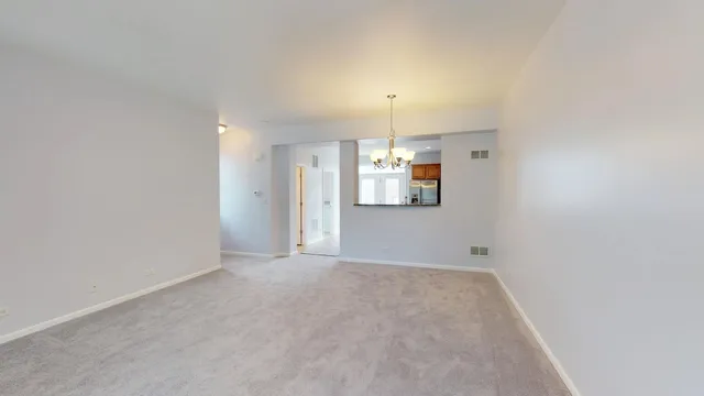 $3,600 | 2102 South Crambourne Way, Arlington Heights, IL 60005