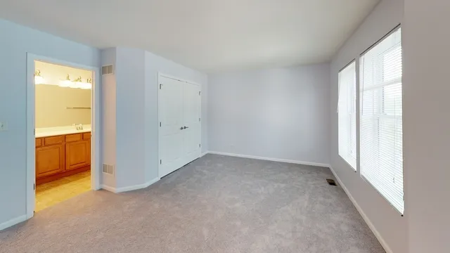 $3,600 | 2102 South Crambourne Way, Arlington Heights, IL 60005