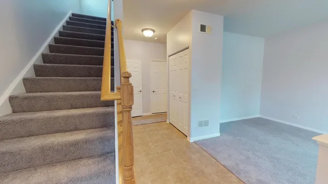 $3,600 | 2102 South Crambourne Way, Arlington Heights, IL 60005