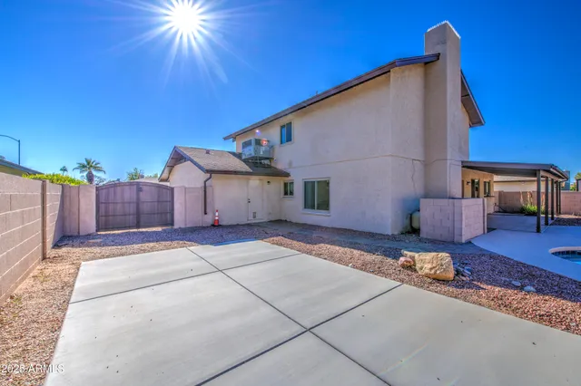 a view of room with hardwood floor and ceiling fan