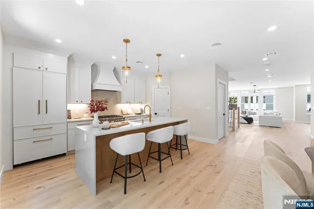 $1,395,000 | 188 Broadway, Unit 1, Woodcliff Lake, NJ 07677